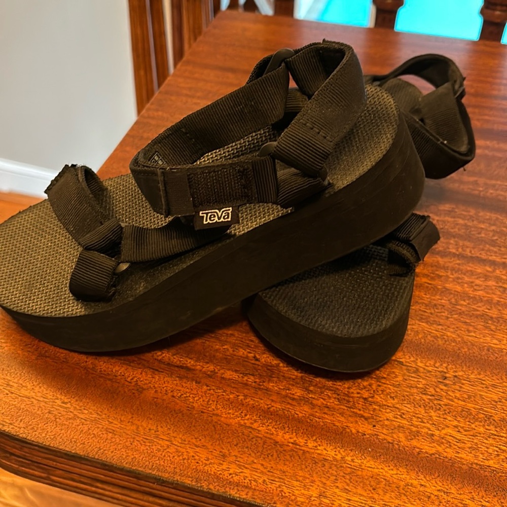 platform tevas size 7